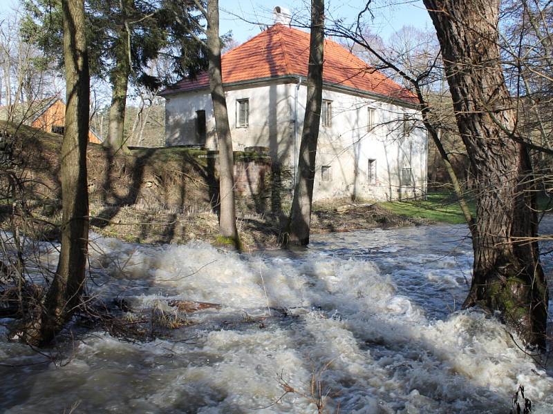 Obleva rozvodnila potok Blatnice v Korolupech. Při povodních v roce 2006 se voda z něj dostala i do objektů v jeho blízkosti.