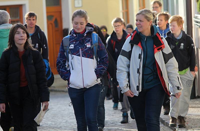 Klub Českých turistů a brněnský Klub českých turistů Kudrna uspořádaly na Znojemsku 44. setkání nazvané Za posledních puchýřem. Zejména sobotní výpravy do Podyjí se účastnilo na patnáct set turistů.