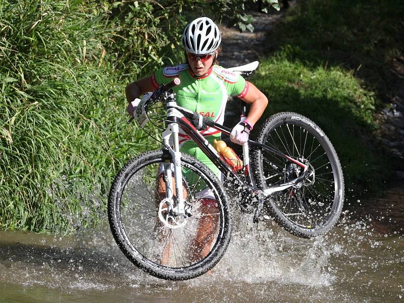 Posedmé závodili cyklisté kolem vranovské přehrady MTB maratonu Vranovská Pohádka Lahofer Author Cup