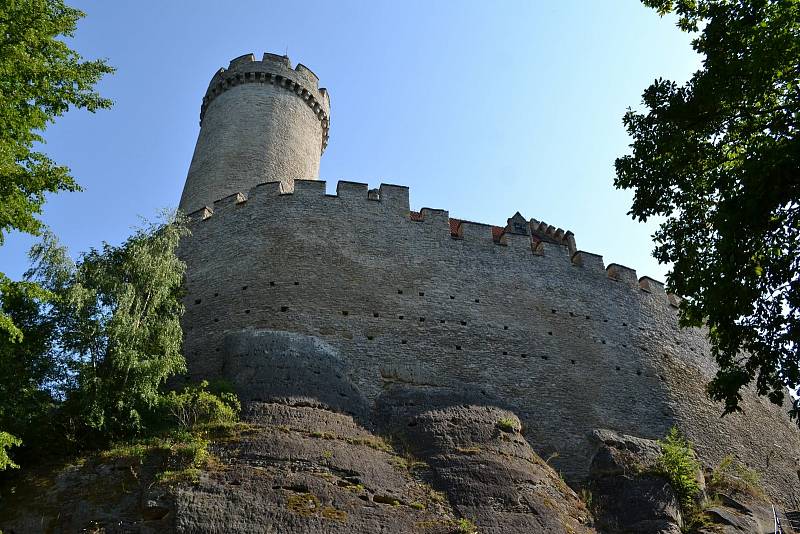 Kokořín láká atmosférou středověkého hradu.