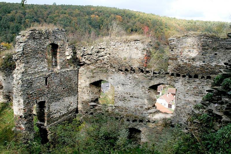 Zřícenina hradu Frejštejn, podzim 2009.