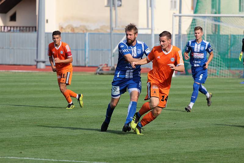 Fotbalisté Znojma (v modrém) remizovali v pátek během generálky na MSFL s B-týmem Sigmy Olomouc 0:0.