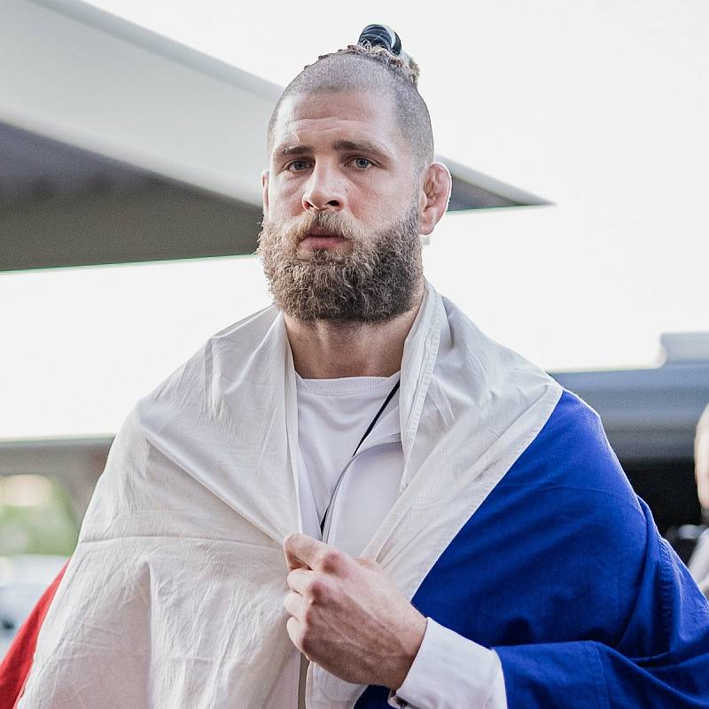 Český MMA zápasník Jiří "Denisa" Procházka z Hostěradic na Znojemsku ukončil zápas s Dominickem Reyesem ve druhém kole.
