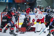 Hokejisté Znojma (černí) prohráli i třetí zápas čtvrtfinále ICEHL, když nestačili na Salcburk 3:5.