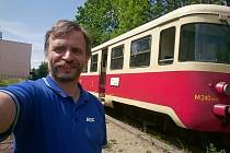 Martin Kouřil (na snímku) je správcem Místní dráhy na trati Hevlín - Hrušovany nad Jevišovkou. Splnil se mu sen.