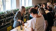 Šatovská výstava vín přilákala na Bílou sobotu stovky návštěvníků. Spolek vinařů pořádal už šestatřicátý ročník oblíbené přehlídky.