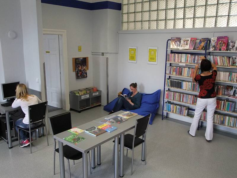 Nově opravené prostory knihovny v Moravském Krumlově. 