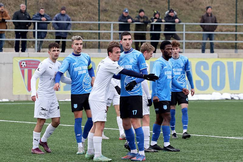 Znojemští fotbalisté (modří) absolvovali druhý přípravný zápas. Na hřišti v Tasovicích v něm podlehli B-týmu Slovácka 1:3.