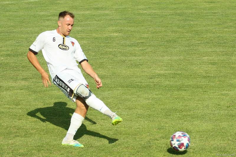 Tasovický fotbalista Jaroslav Fukal zažil už tři operace kolene.