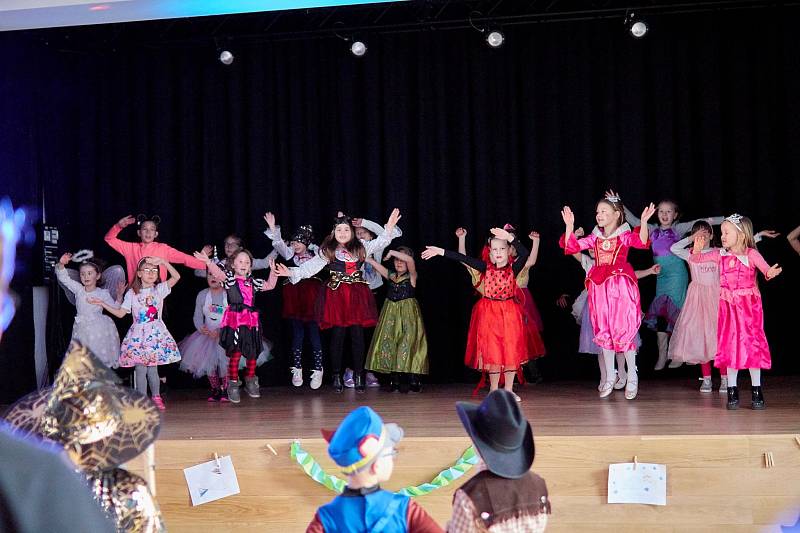 Spolek Dvě rybky připravil počátkem března pro hrušovanské děti první karneval. Foto: Jaroslava Blahová