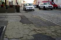 Především nových chodníků se v Horní České dočkají letos obyvatelé Znojma i jeho návštěvníci. Opravy se dotknou i povrchu ulice.