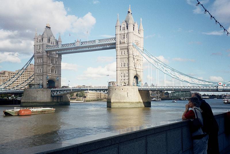 Ve stopách filmařů za příběhem Harry Pottera. Ve filmech si zahrál i legendární Tower Bridge.
