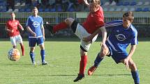 Fotbalisté Moravského Krumlova (v modrém) remizovali 1:1 v sobotním zápase krajského přeboru s Boskovicemi.