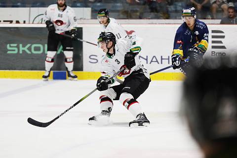 Hokejisté Znojma (v bílém) sehráli třetí kolo Chance ligy na domácím ledě proti Zlínu.
