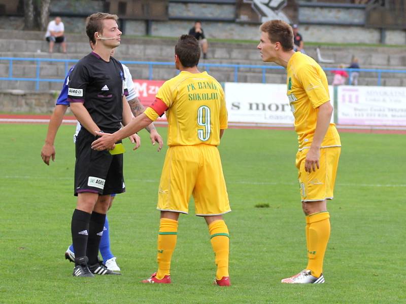 Znojmo (v modrobílém) remizovalo se Sokolovem 1:1.