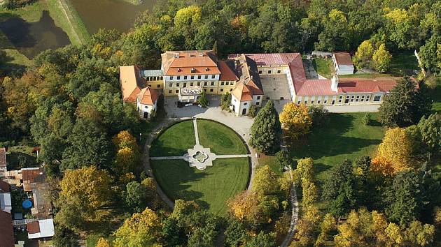 Majitel tají detaily přístavby zámku v Kravsku - Znojemský deník