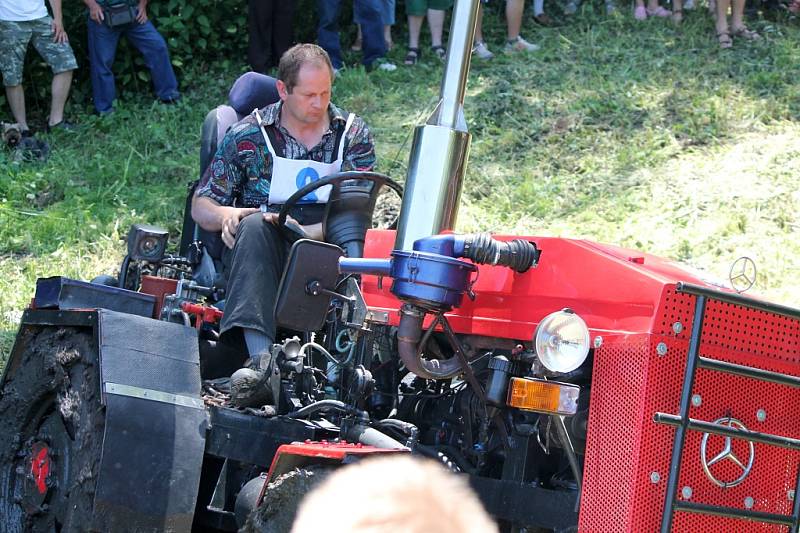 Na tradiční hektoriádě zápolili řidiči větších i menších traktorů.