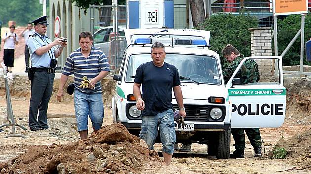 Nález bomby na Masarykově náměstí v Moravském Krumlově.