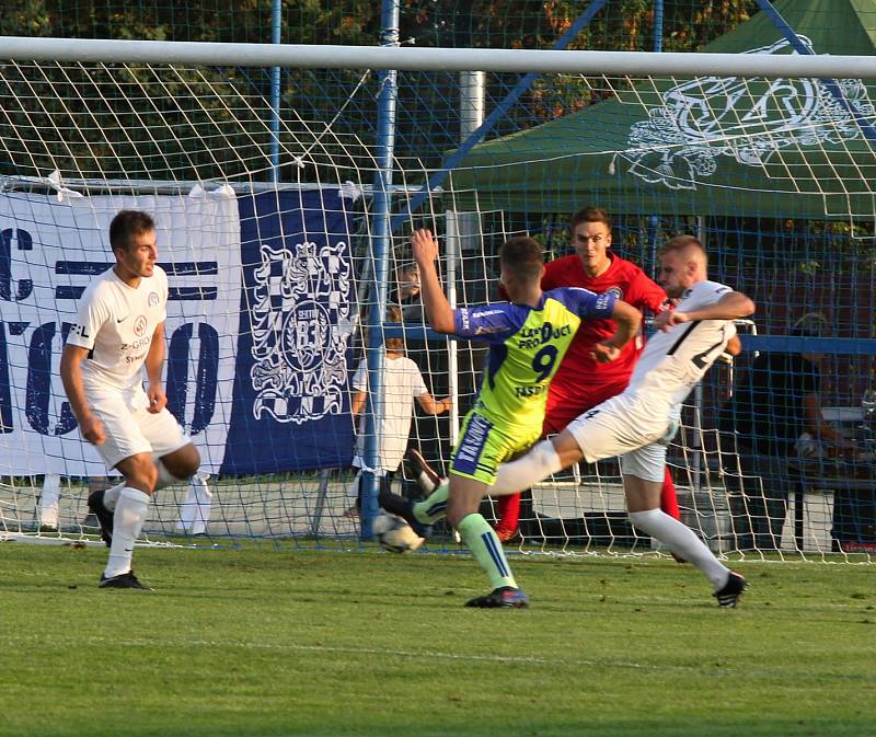 Divizní Tasovice podlehly ve druhém kole MOL Cupu prvoligovému Slovácku 2:5.