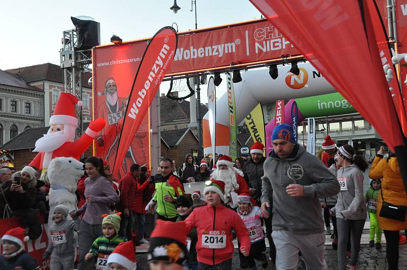 Ve Znojmě se o víkendu běžel první Wobenzym Christmas Night Run.