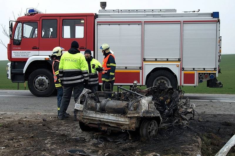 Havárie na silnici I/53 si vyžádala v neděli časně ráno hned čtyři lidské životy. 