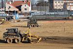 Opravy znojemského fotbalového stadionu pokračují.