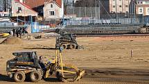 Opravy znojemského fotbalového stadionu pokračují.