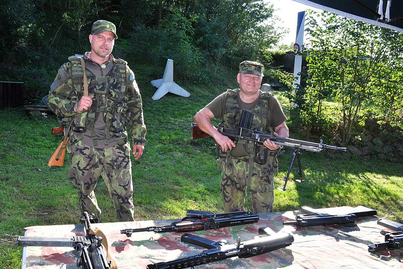 V den výročí mobilizace odvolili stylově i nadšenci z klubu vojenské historie Petr Klíčník a Petr Prokeš. U obce Dyje na Znojemsku u Bunkru Úžlabina připravovali akci Světla nad bunkry