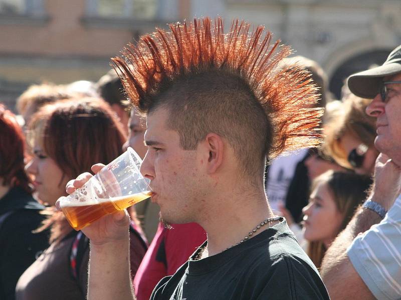 Ve Znojmě, ve kterém se již pivo Hostan nevaří, uspořádal koncern Heineken, který značku Hostan koupil, tradiční slavnosti piva Hostan. 