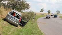 Na silnici 398 u obce Vranov nad Dyjí havarovalo osobní auto.