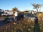 V sobotu dopoledne bouralo jedno autu u obce Dyje na Znojemsku (na snímku), druhé pak o něco později poblíž Kobeřic u Brna.