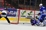 Čtvrtfinále play off 1. ligy, 3. zápas: Znojmo vs Chomutov (v modrém)