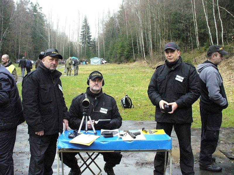 Družstvo znojemských policistů zvítězilo na mezinárodní střelecké soutěži Free Contest 2013.