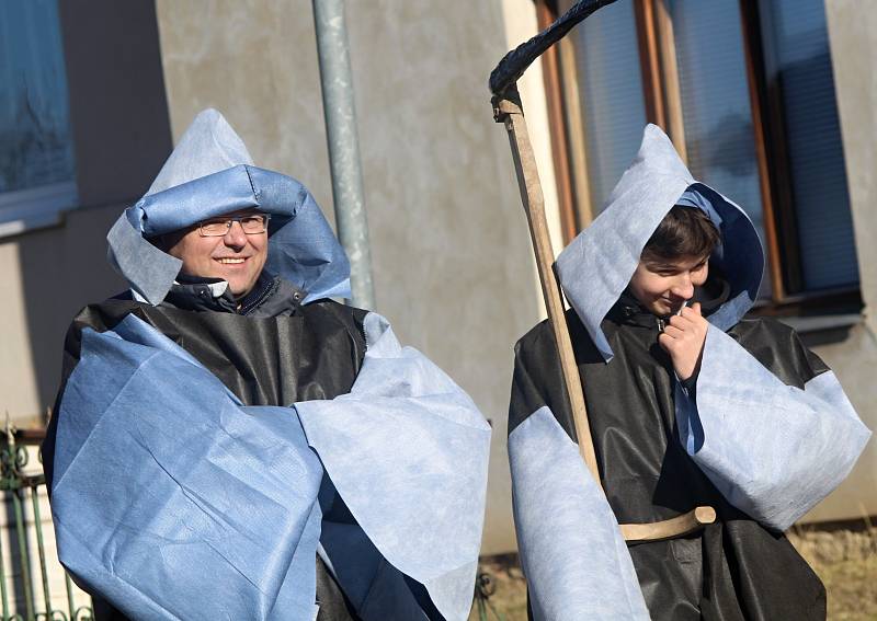 Maškary zvaly na večerní zábavu obyvatele Kuchařovic. 