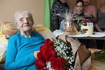 Úctyhodných 100 let oslavila v domově pro seniory v Jevišovicích na Znojemsku Jarmila Pospíšková, pochází z Trstěnic.