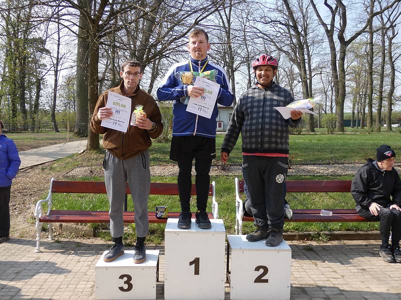 Cyklo open na zámku v Břežanech.