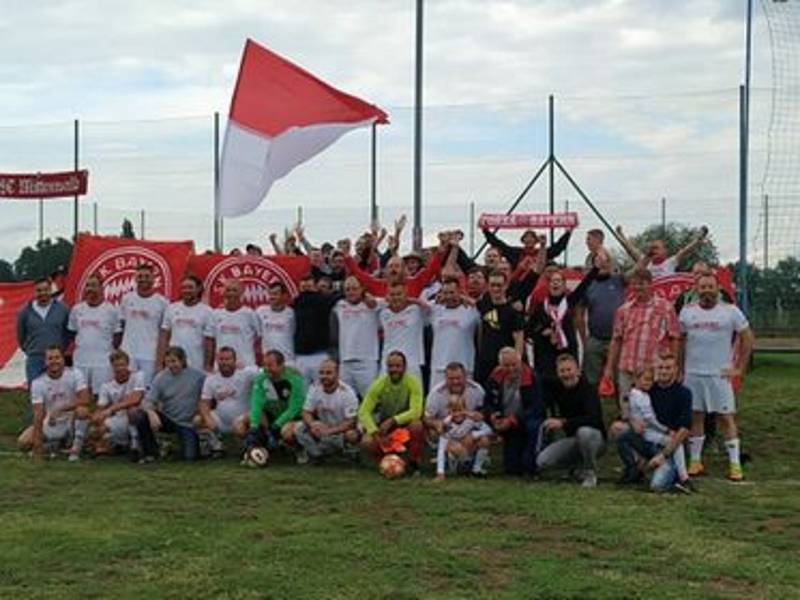 Fotbalisty Bayernu Křepice dojeli podpořit fanoušci reálného Bayernu Mnichov. Foto: Martin Uhrin