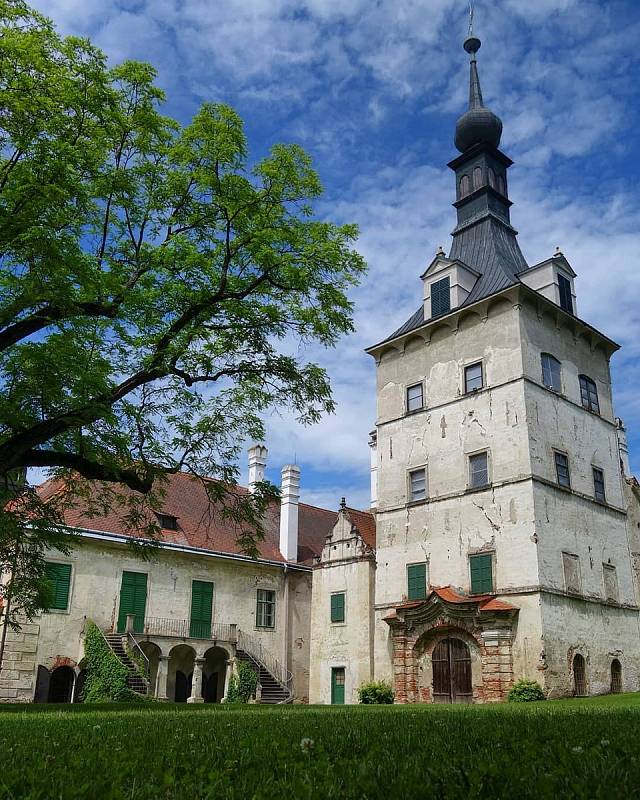 Obnova Státního zámku Uherčice na Znojemsku.