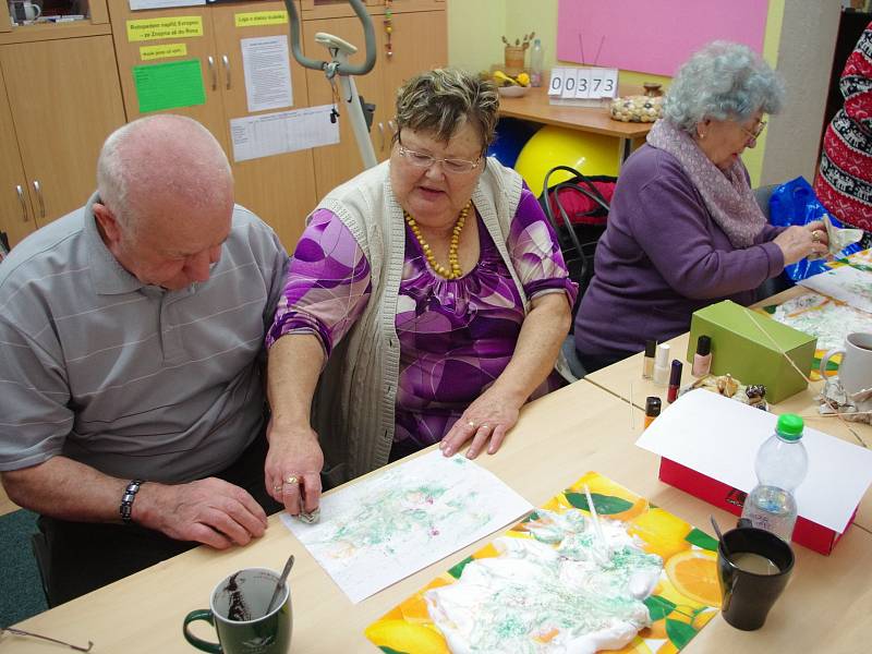 Klineti znojemského tyflocentra při jednom ze svých pravidelných setkání.