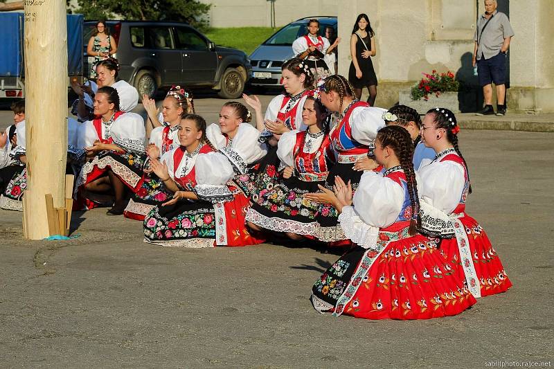 Miroslavská chasa slavila tradiční krojované hody.