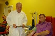 Už stokrát daroval na hematologicko-transfúzním oddělení znojemské nemocnice bezplatně krev Otto Švrček z Jezeřan na Moravskorkumlovsku.