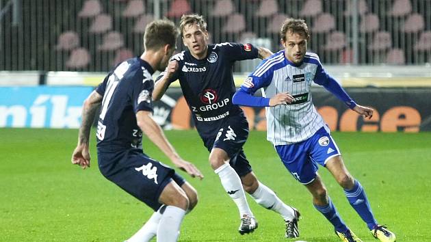 Znojemští fotbalisté prohráli v duelu se Slováckem 1:2 a zůstali přikovaní na posledním místě Gambrinus ligy.