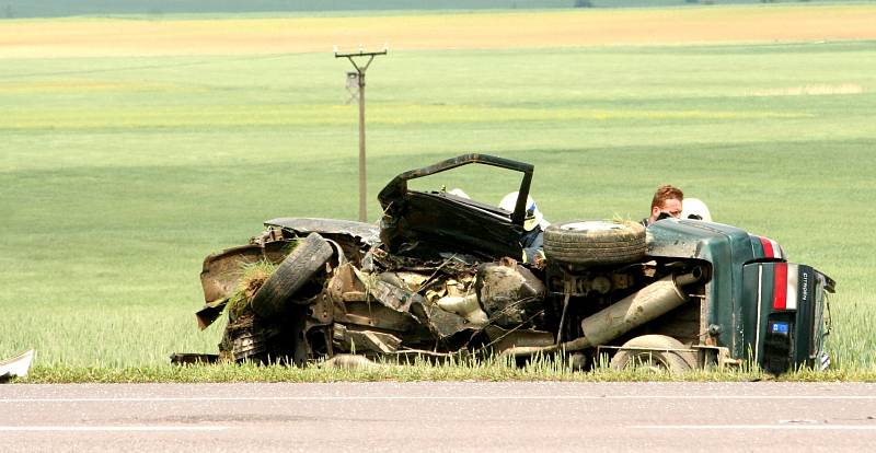 Dva lidské životy si před lety vyžádala tragická srážka dvou osobních aut na kasárenské křižovatce u Znojma.