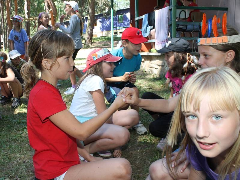 Letní tábor v Podhradí nad Dyjí – Borovině. Snímky z roku 2013.