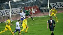 Fotbalisté Znojma si v dalším zápase FNL poradili s posledním Varnsdorfem 2:0. Obě branky vstřelil Rostislav Šamánek.