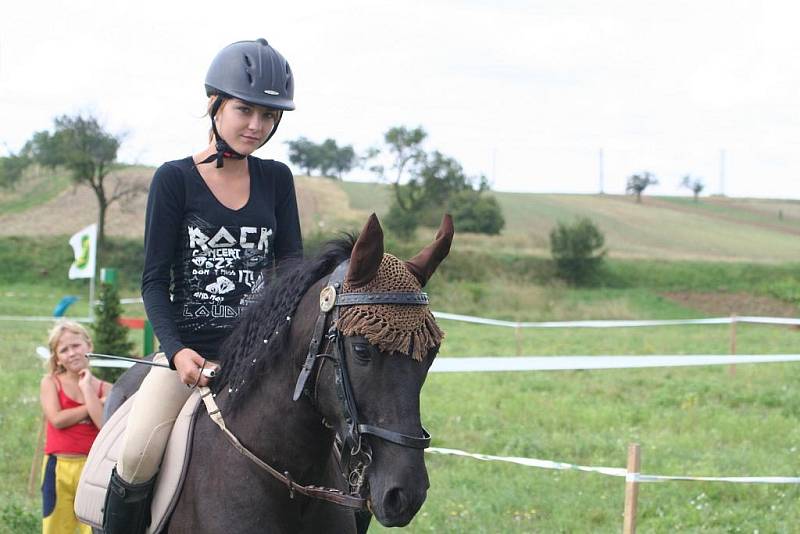 Na šedesát jezdců dorazilo na amatérskou soutěž do Kuchařovic