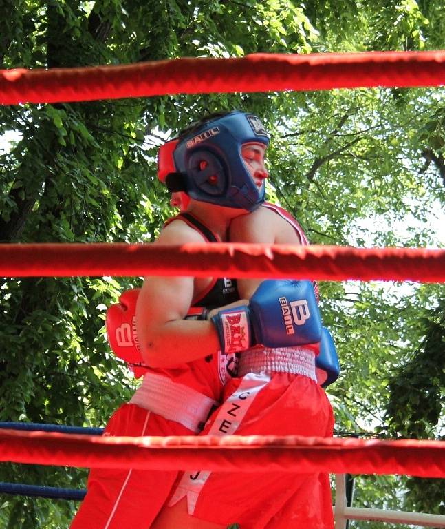 Zhruba po čtyřiceti letech se ve Znojmě boxovalo pod širým nebem