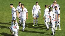 Tasovičtí fotbalisté (bílí) porazili v 7. kole divize D nováčka soutěže ze Speřic 2:0.