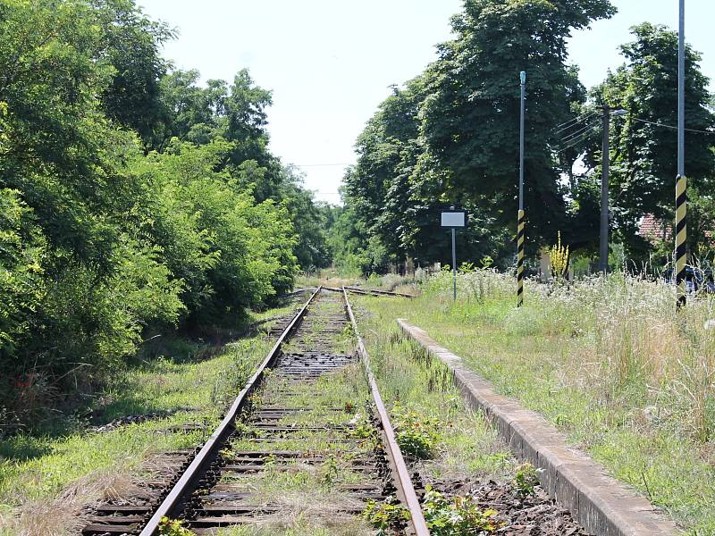 Nádraží v Hevlíně zůstává prázné a opuštěné od července 2010, kdy skončil provoz lokálky do Hrušovan nad Jevišovkou.