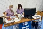 Znojemská nemocnice zahájila testovací provoz očkovacího centra ve sportovní hale v Dvořákově ulici.